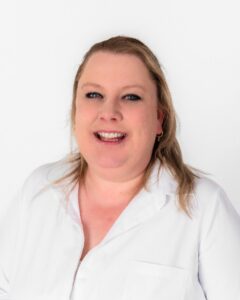 Assistente Donja Appels, elke werkdag is onze assistente bereikbaar tussen 9 en 14 uur